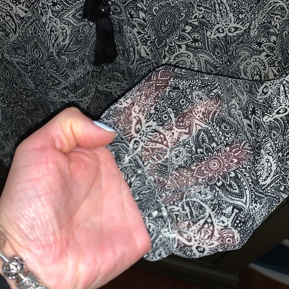 Light Blouse - Picture 3 of 4